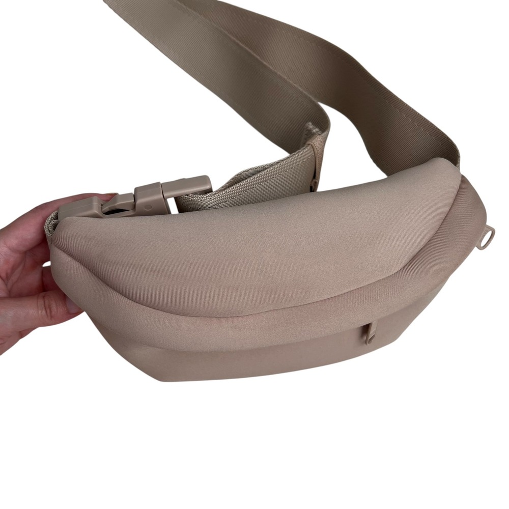 Dagne Dover Ace Neoprene Fanny Pack Belt Bag Onyx Beige Water Resistant Athletic - Picture 2 of 4